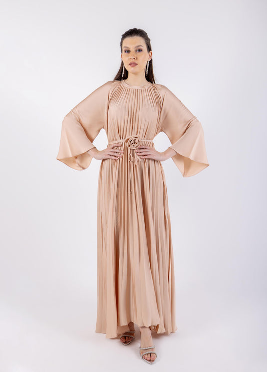 Pleated Rose Waist Belt Solid Dress\ ناتسف هداس مازحب يدرو يوطم ىلع رصخلا