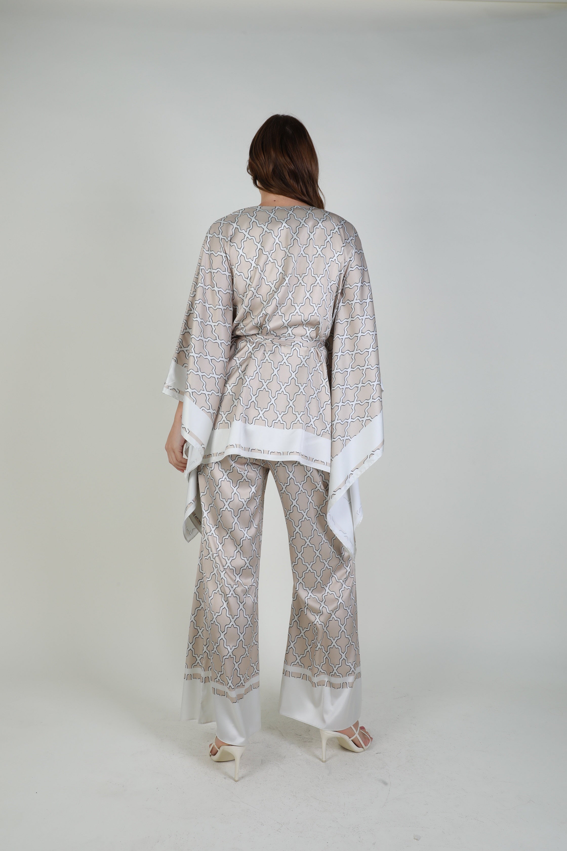 2362002-Kimono