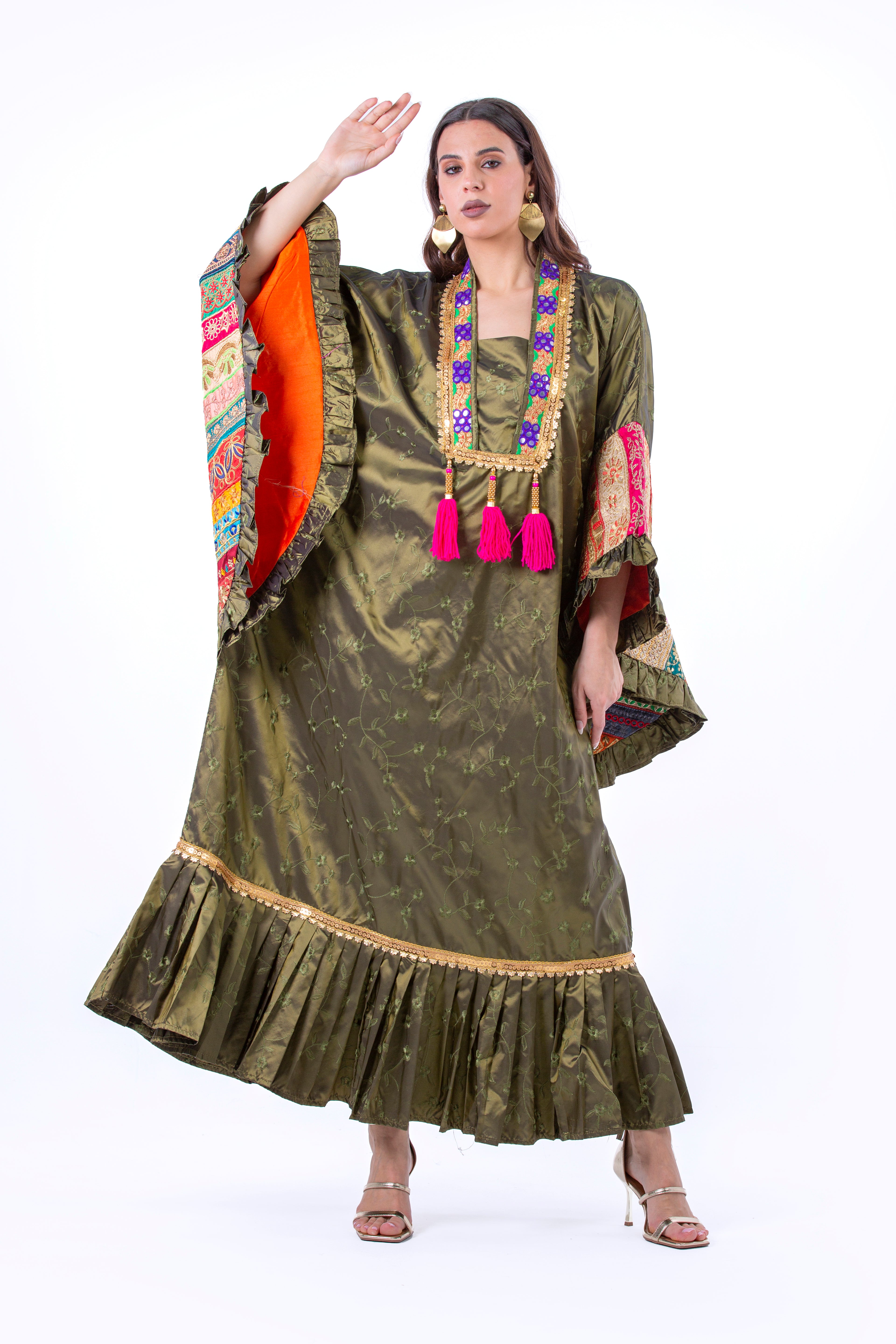 2441019-Traditional Dress