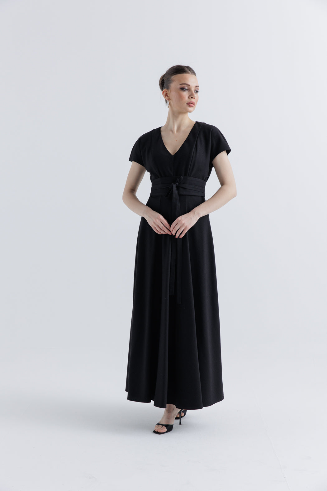 Elegant Waist-Tie Maxi Dress – Timeless Sophistication