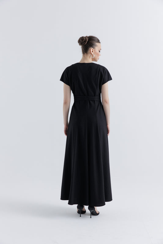 Elegant Waist-Tie Maxi Dress – Timeless Sophistication