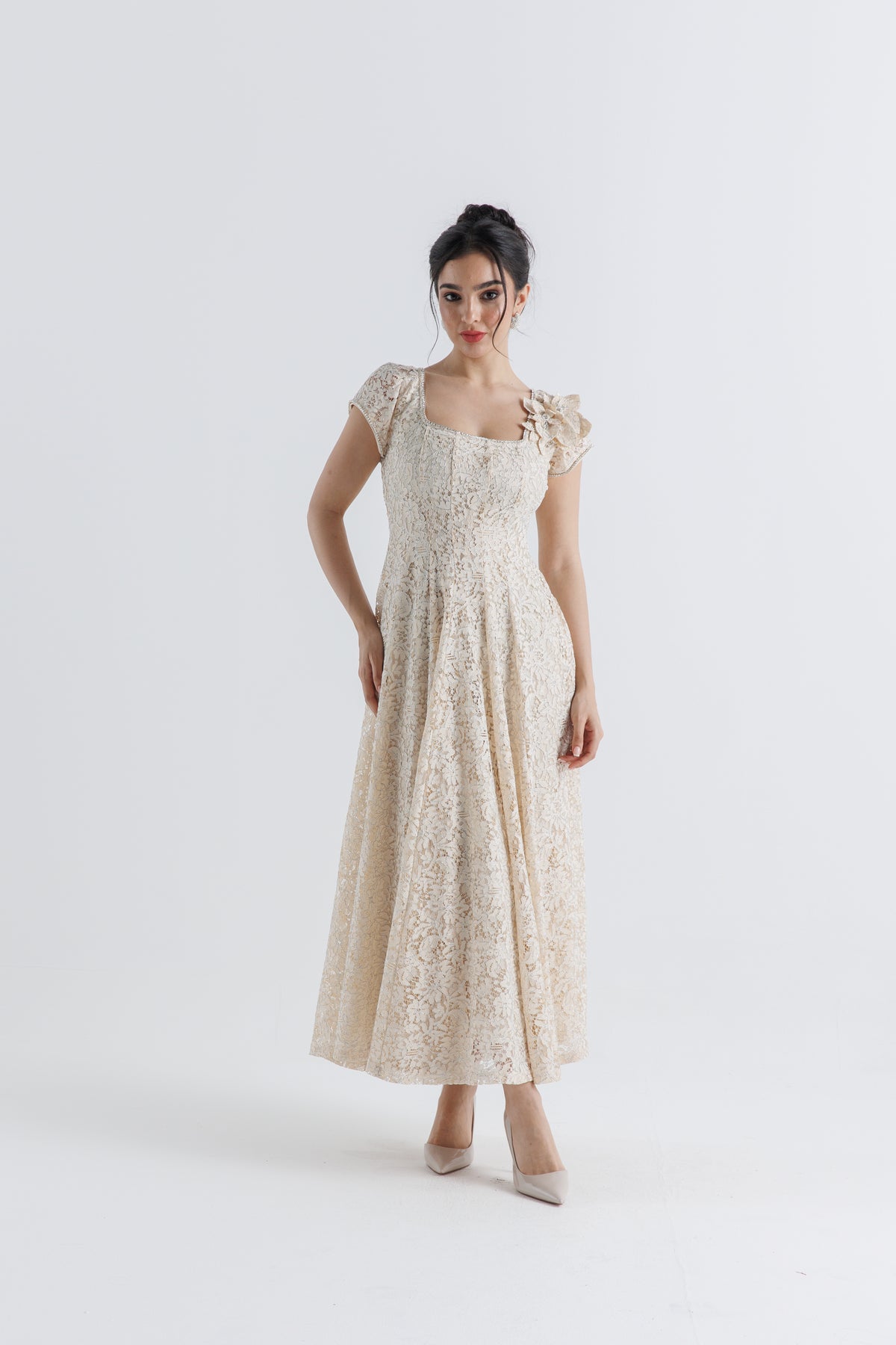 Floral Lace Elegance – Embellished Midi Dress