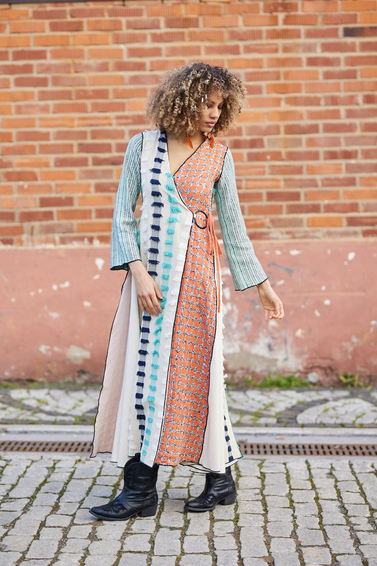 "Artisanal Wrap Kaftan – A Fusion of Elegance & Heritage"