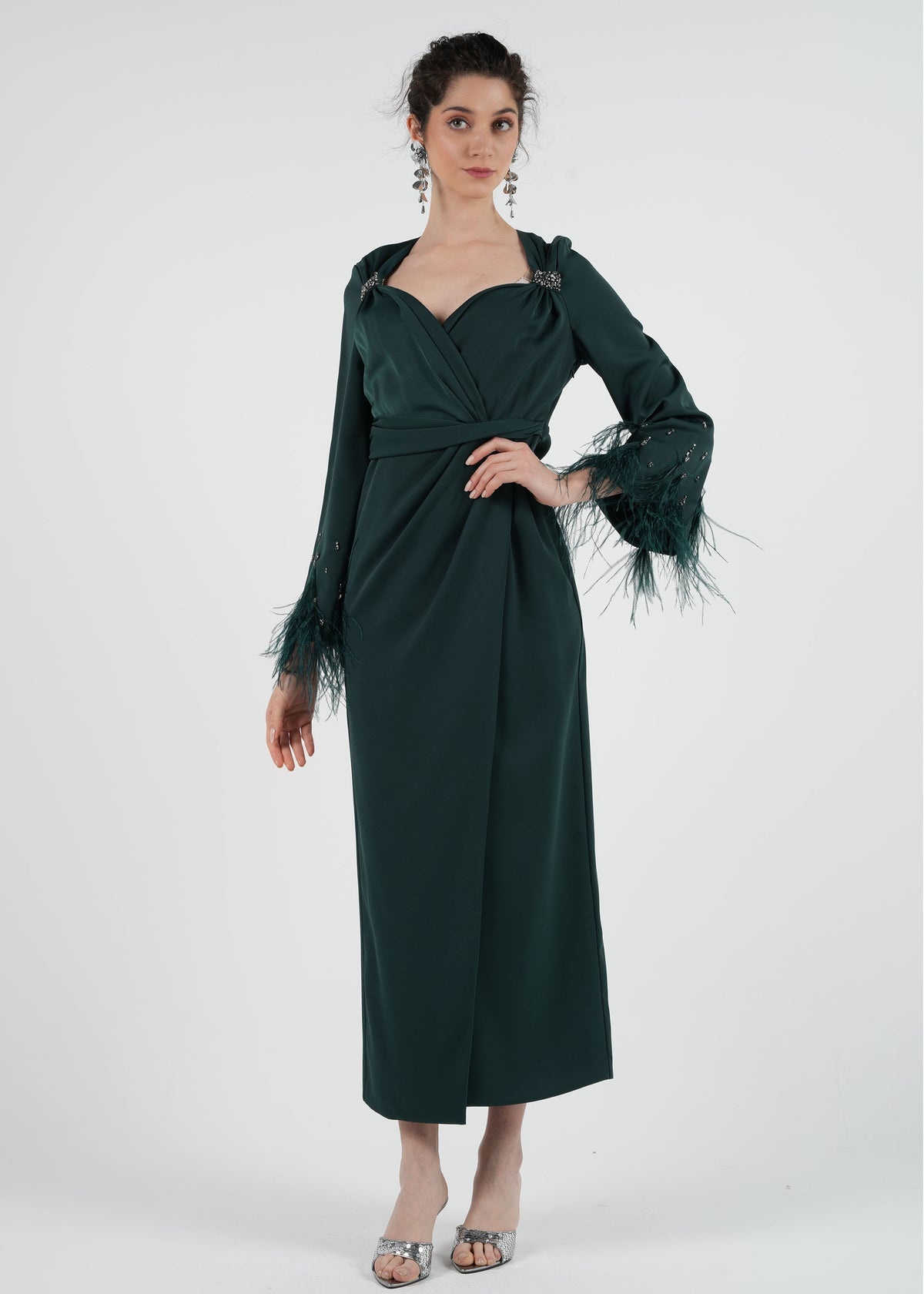 Feather Sleeve Glamorous Evening Dress\فستان مسائي أنيق بأكمام ريش