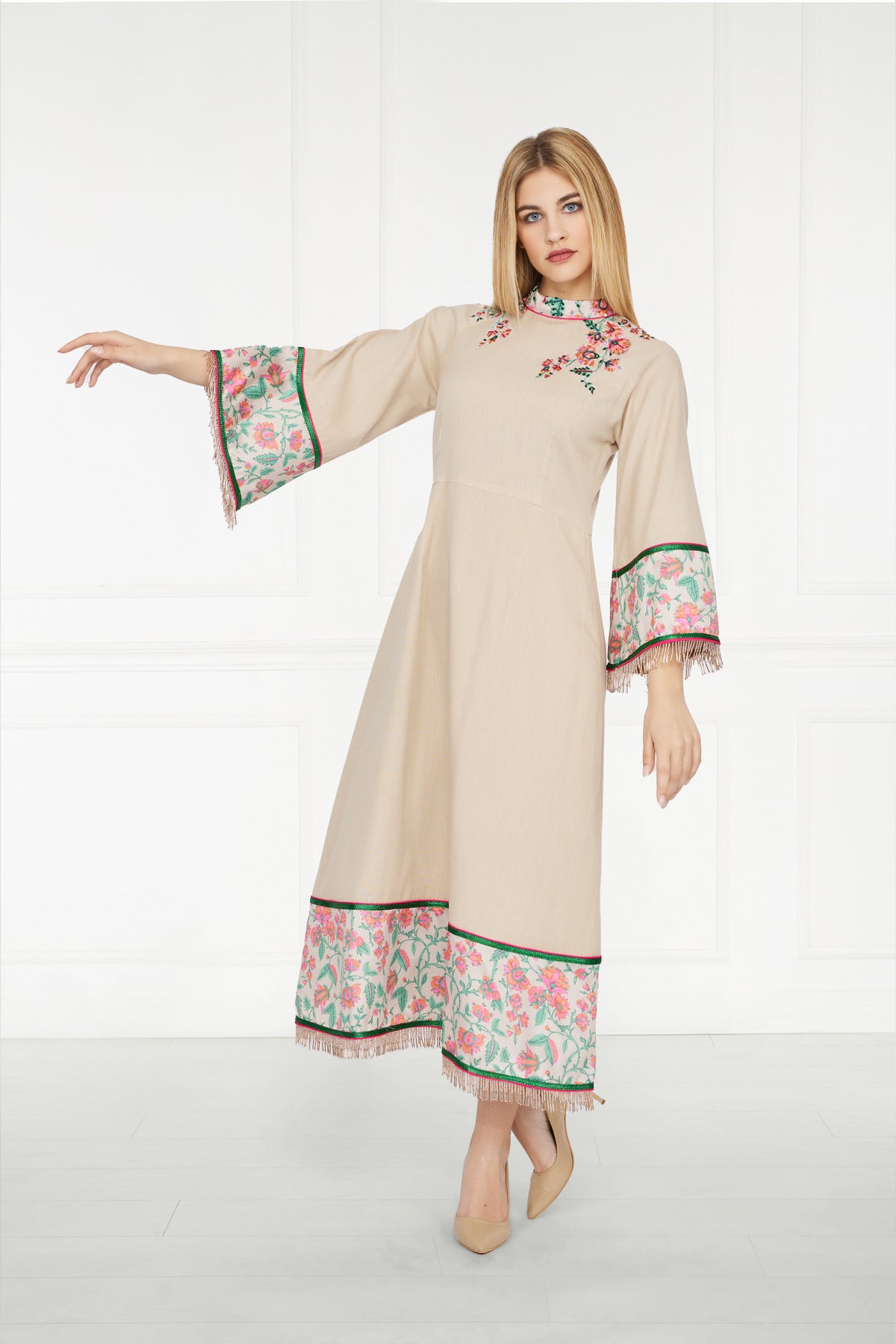 2241089-Traditional Dress - Montania Shop